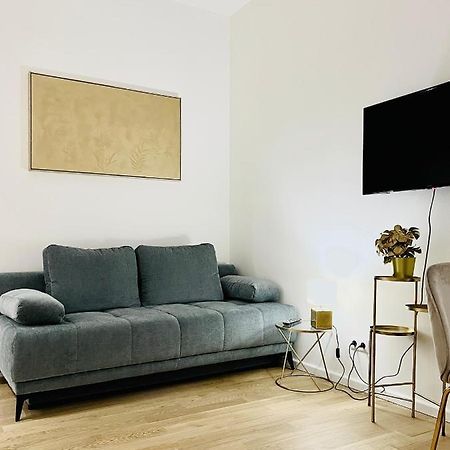Modern Style City Apartments Wina Bagian luar foto